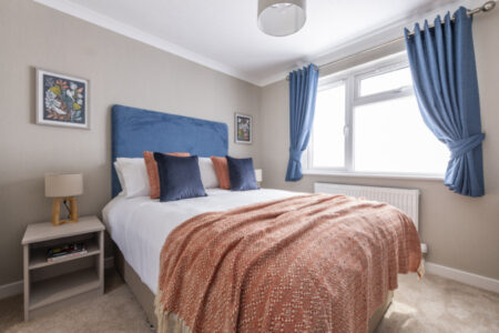 Omar Westbury 40×16